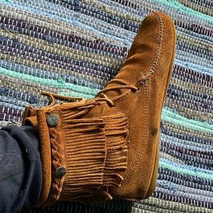 Minnetonka fringe boot